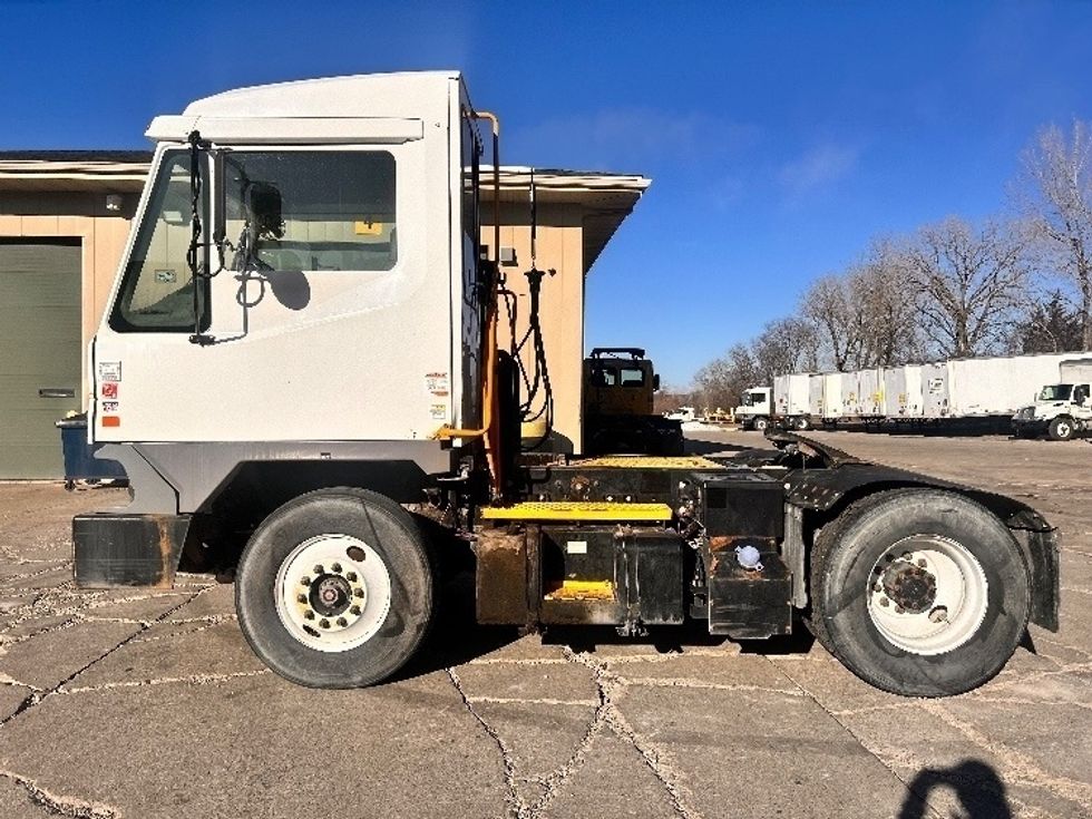 Yard Truck-Heavy Duty Tractors-Ottawa-2022-T2-East Chicago-IN-31,488\n\t\tmiles-$ 108,000 - Image 4