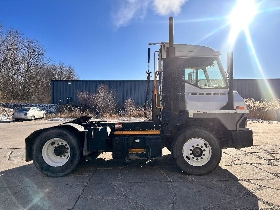 Yard Truck-Heavy Duty Tractors-Ottawa-2022-T2-East Chicago-IN-31,488\n\t\tmiles-$ 108,000 - Image 8