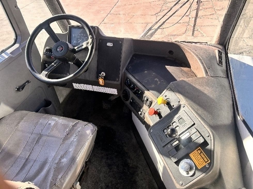 Yard Truck-Heavy Duty Tractors-Ottawa-2022-T2-East Chicago-IN-31,572\n\t\tmiles-$ 108,000 - Image 10