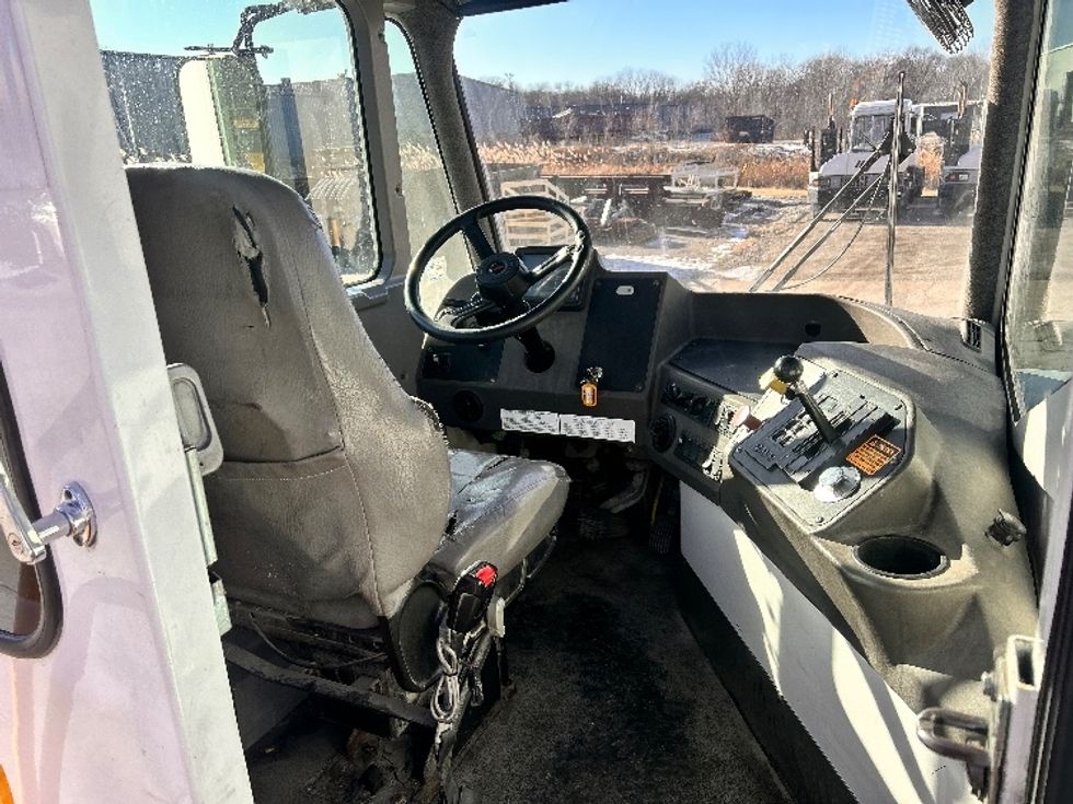 Yard Truck-Heavy Duty Tractors-Ottawa-2022-T2-East Chicago-IN-31,572\n\t\tmiles-$ 108,000 - Image 9