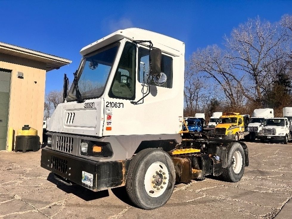 Yard Truck-Heavy Duty Tractors-Ottawa-2022-T2-East Chicago-IN-33,970\n\t\tmiles-$ 107,750 - Image 3