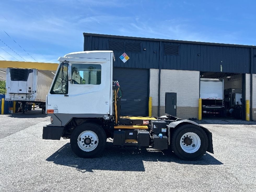 Yard Truck-Heavy Duty Tractors-Ottawa-2022-T2-Greensboro-NC-190,690\n\t\tmiles-$ 91,000 - Image 4