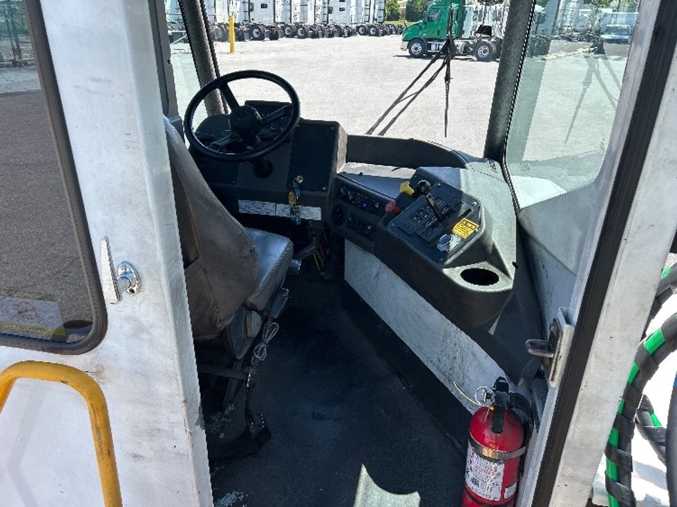 Yard Truck-Heavy Duty Tractors-Ottawa-2022-T2-Greensboro-NC-190,690\n\t\tmiles-$ 91,000 - Image 9
