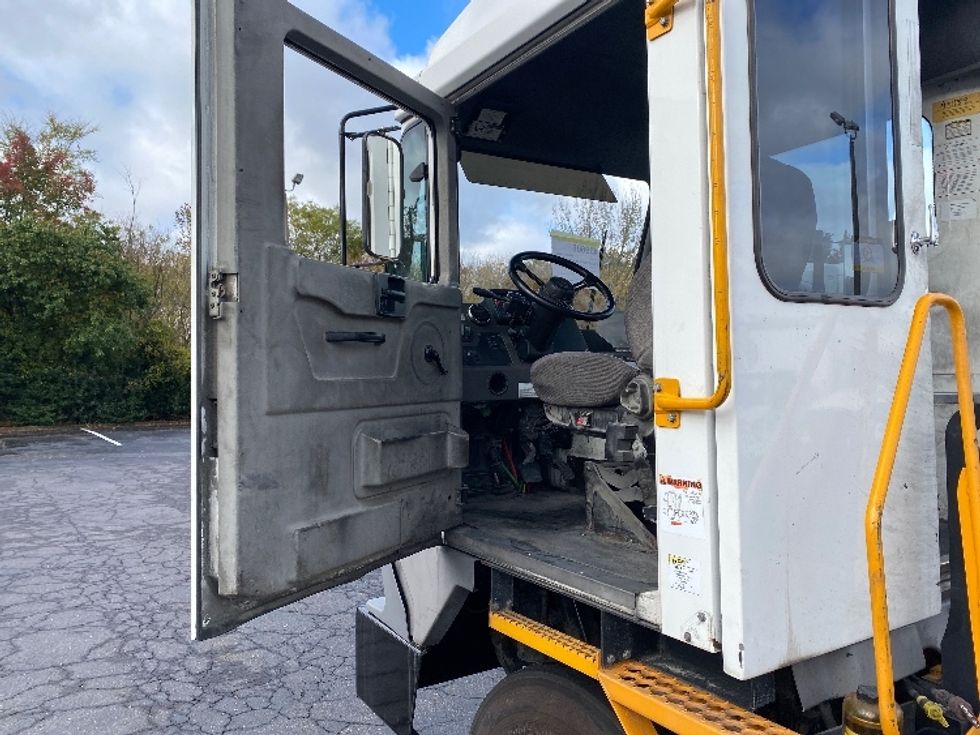 Yard Truck-Heavy Duty Tractors-Ottawa-2022-T2-Greensboro-NC-56,092\n\t\tmiles-$ 105,000 - Image 9