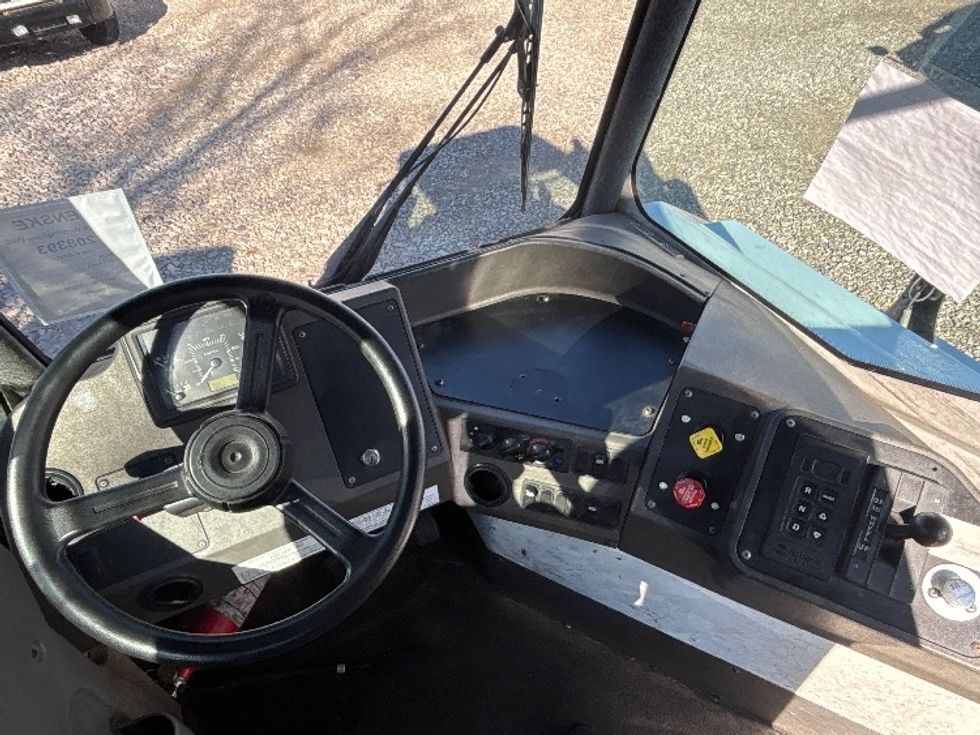 Yard Truck-Heavy Duty Tractors-Ottawa-2022-T2-Hueytown-AL-39,005\n\t\tmiles-$ 97,000 - Image 10