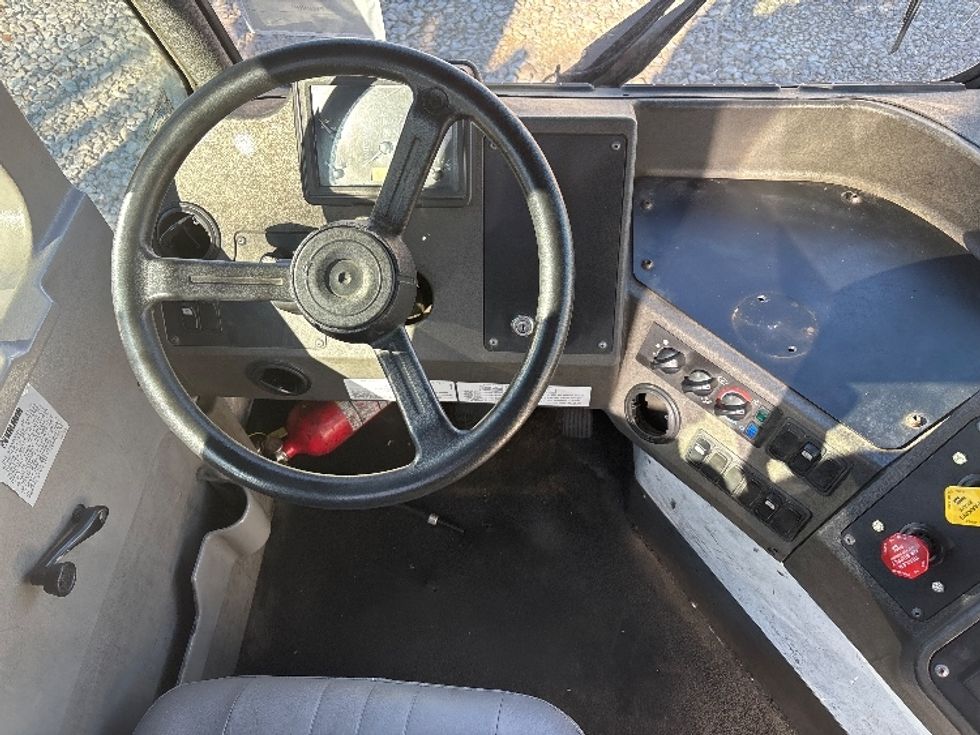 Yard Truck-Heavy Duty Tractors-Ottawa-2022-T2-Hueytown-AL-39,005\n\t\tmiles-$ 97,000 - Image 11