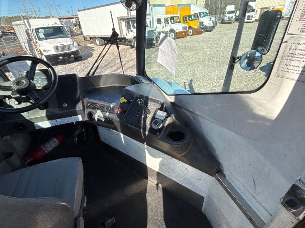 Yard Truck-Heavy Duty Tractors-Ottawa-2022-T2-Hueytown-AL-39,005\n\t\tmiles-$ 97,000 - Image 12