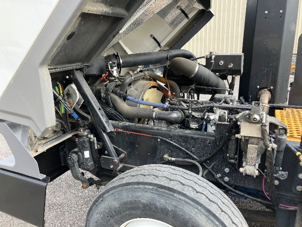 Yard Truck-Heavy Duty Tractors-Ottawa-2022-T2-Hueytown-AL-39,005\n\t\tmiles-$ 97,000 - Image 16