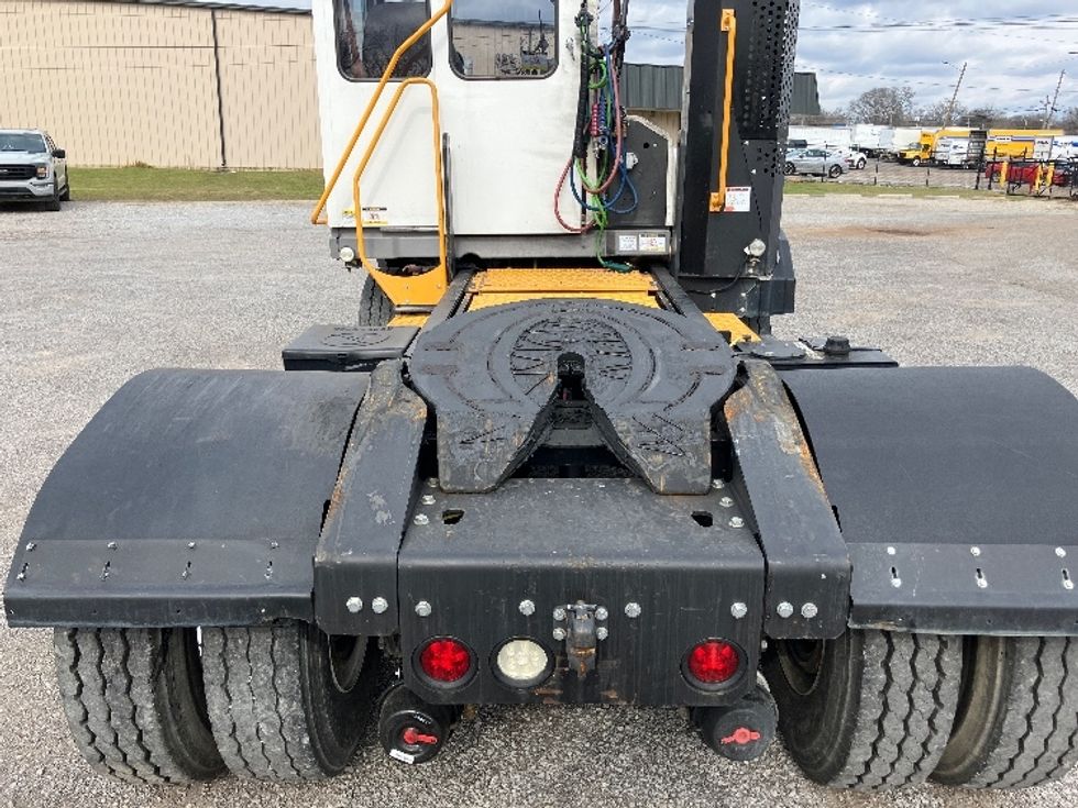 Yard Truck-Heavy Duty Tractors-Ottawa-2022-T2-Hueytown-AL-39,005\n\t\tmiles-$ 97,000 - Image 6