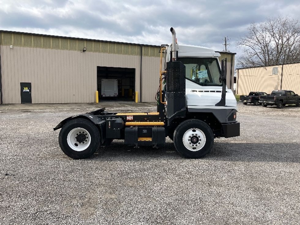 Yard Truck-Heavy Duty Tractors-Ottawa-2022-T2-Hueytown-AL-39,005\n\t\tmiles-$ 97,000 - Image 8