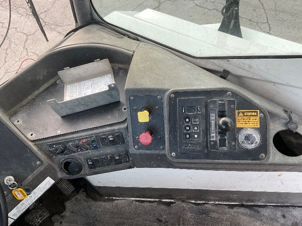 Yard Truck-Heavy Duty Tractors-Ottawa-2022-T2-Kansas City-MO-20,461\n\t\tmiles-$ 108,250 - Image 11