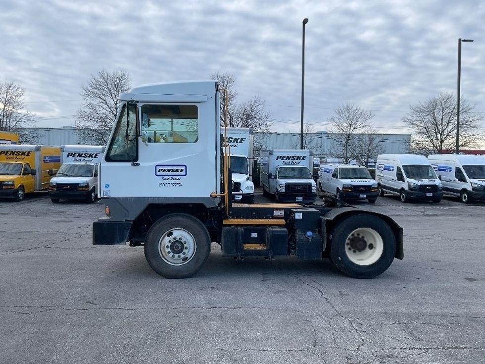 Yard Truck-Heavy Duty Tractors-Ottawa-2022-T2-Kansas City-MO-20,461\n\t\tmiles-$ 108,250 - Image 4