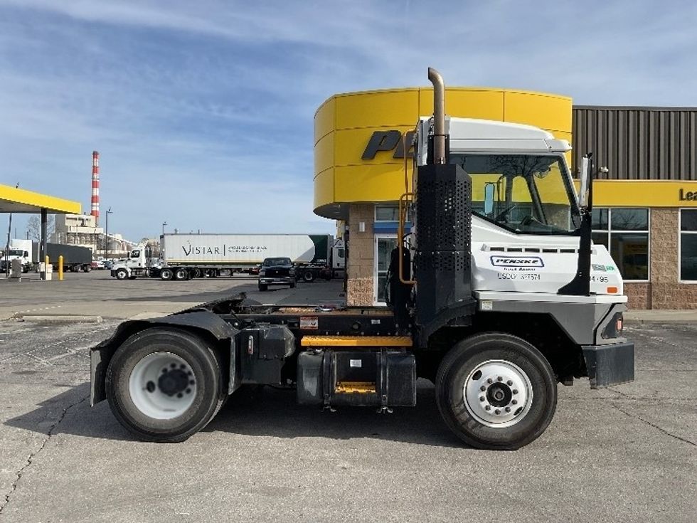 Yard Truck-Heavy Duty Tractors-Ottawa-2022-T2-Kansas City-MO-24,126\n\t\tmiles-$ 108,500 - Image 8