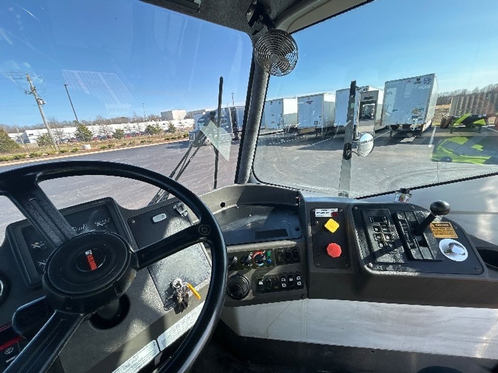 Yard Truck-Heavy Duty Tractors-Ottawa-2022-T2-Madison-AL-69,239\n\t\tmiles-$ 100,500 - Image 10