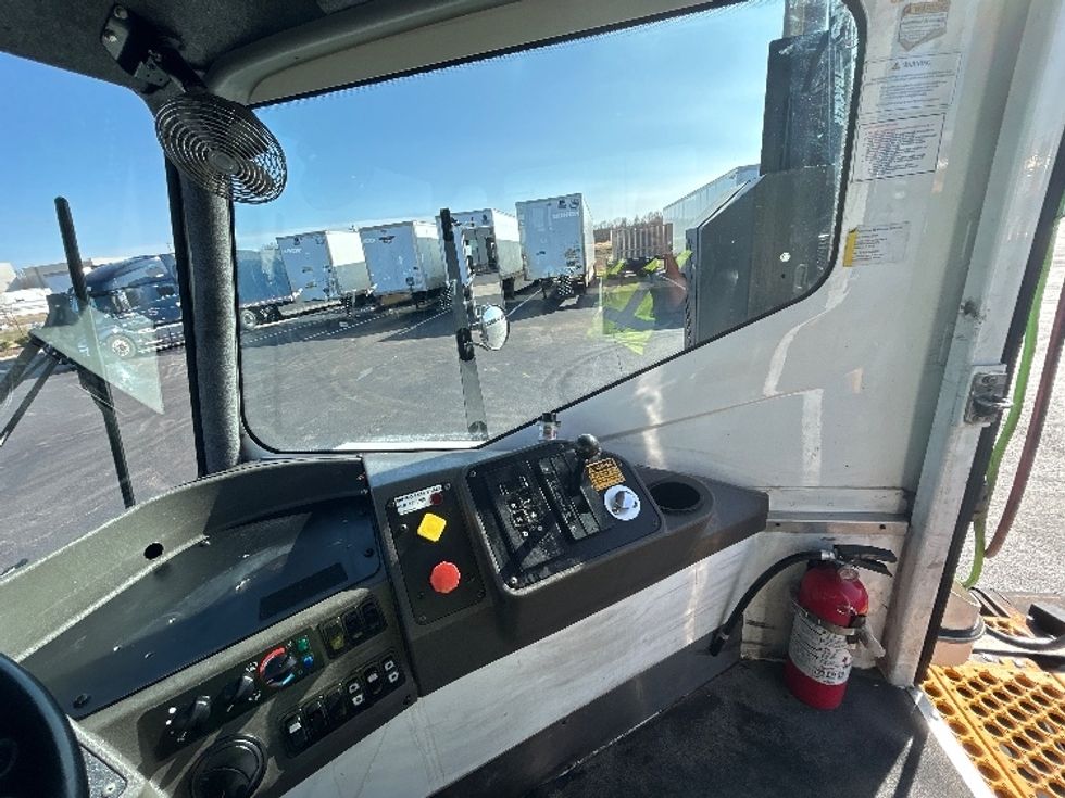 Yard Truck-Heavy Duty Tractors-Ottawa-2022-T2-Madison-AL-69,239\n\t\tmiles-$ 100,500 - Image 12