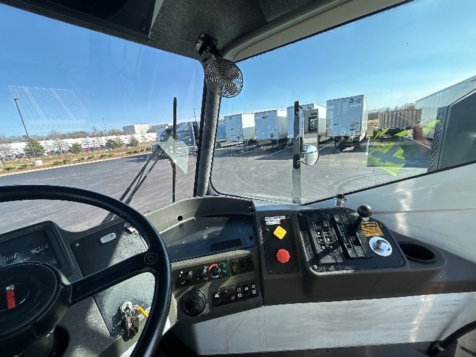 Yard Truck-Heavy Duty Tractors-Ottawa-2022-T2-Madison-AL-69,239\n\t\tmiles-$ 100,500 - Image 13