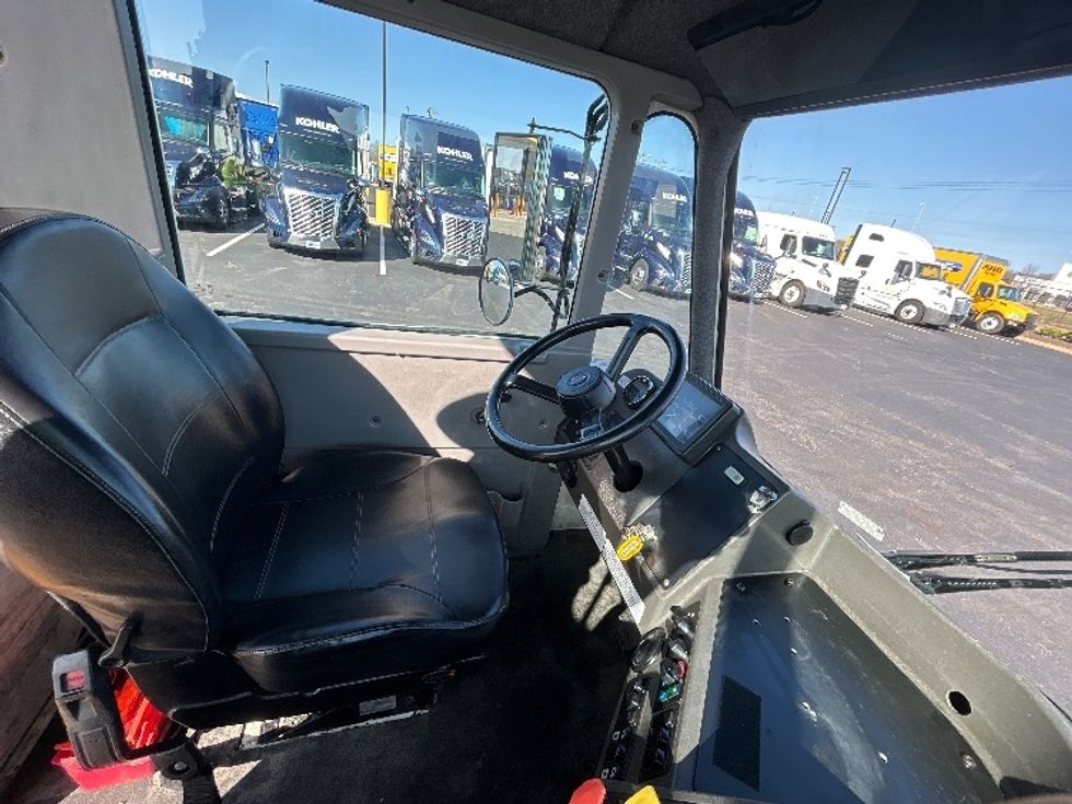 Yard Truck-Heavy Duty Tractors-Ottawa-2022-T2-Madison-AL-69,239\n\t\tmiles-$ 100,500 - Image 14