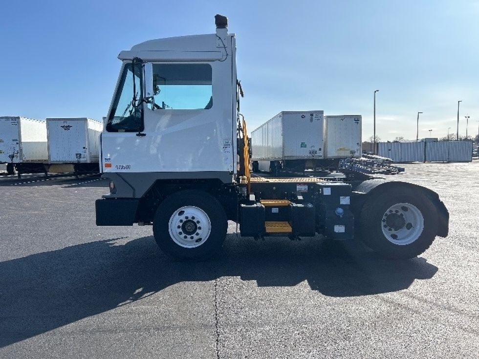 Yard Truck-Heavy Duty Tractors-Ottawa-2022-T2-Madison-AL-69,239\n\t\tmiles-$ 100,500 - Image 4