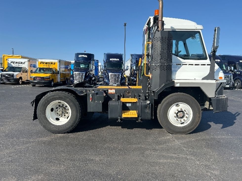 Yard Truck-Heavy Duty Tractors-Ottawa-2022-T2-Madison-AL-69,239\n\t\tmiles-$ 100,500 - Image 8