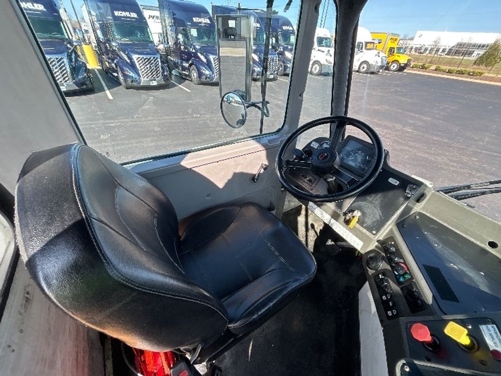 Yard Truck-Heavy Duty Tractors-Ottawa-2022-T2-Madison-AL-69,239\n\t\tmiles-$ 100,500 - Image 9