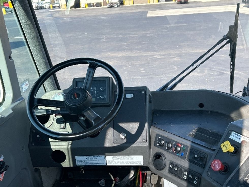 Yard Truck-Heavy Duty Tractors-Ottawa-2022-T2-Madison-AL-70,982\n\t\tmiles-$ 100,250 - Image 10