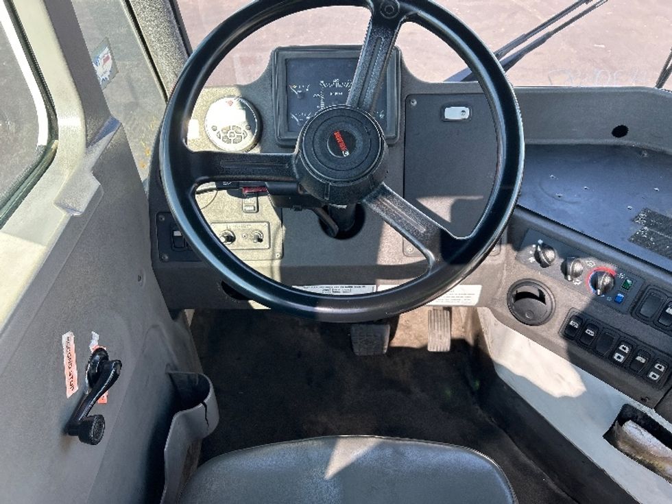 Yard Truck-Heavy Duty Tractors-Ottawa-2022-T2-Madison-AL-70,982\n\t\tmiles-$ 100,250 - Image 11