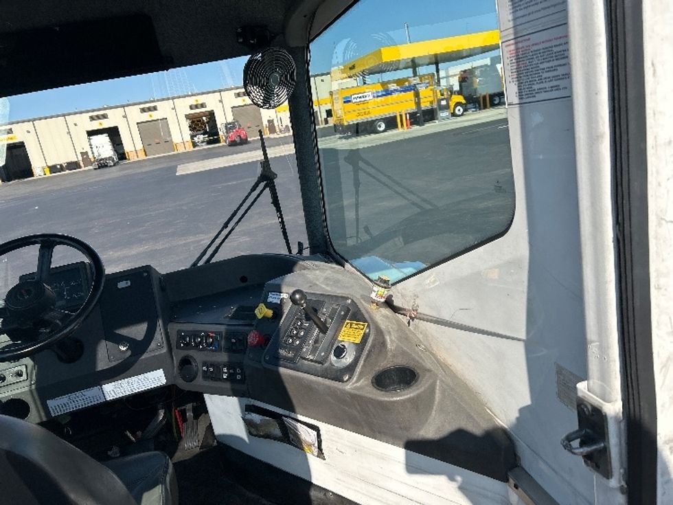 Yard Truck-Heavy Duty Tractors-Ottawa-2022-T2-Madison-AL-70,982\n\t\tmiles-$ 100,250 - Image 12