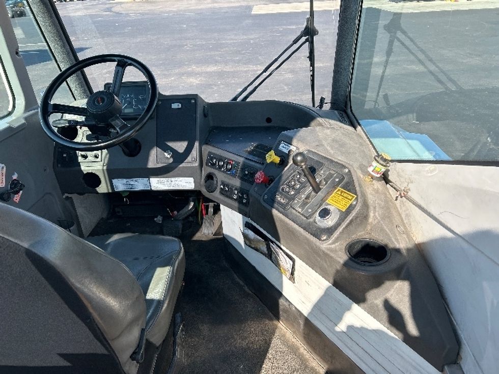 Yard Truck-Heavy Duty Tractors-Ottawa-2022-T2-Madison-AL-70,982\n\t\tmiles-$ 100,250 - Image 13