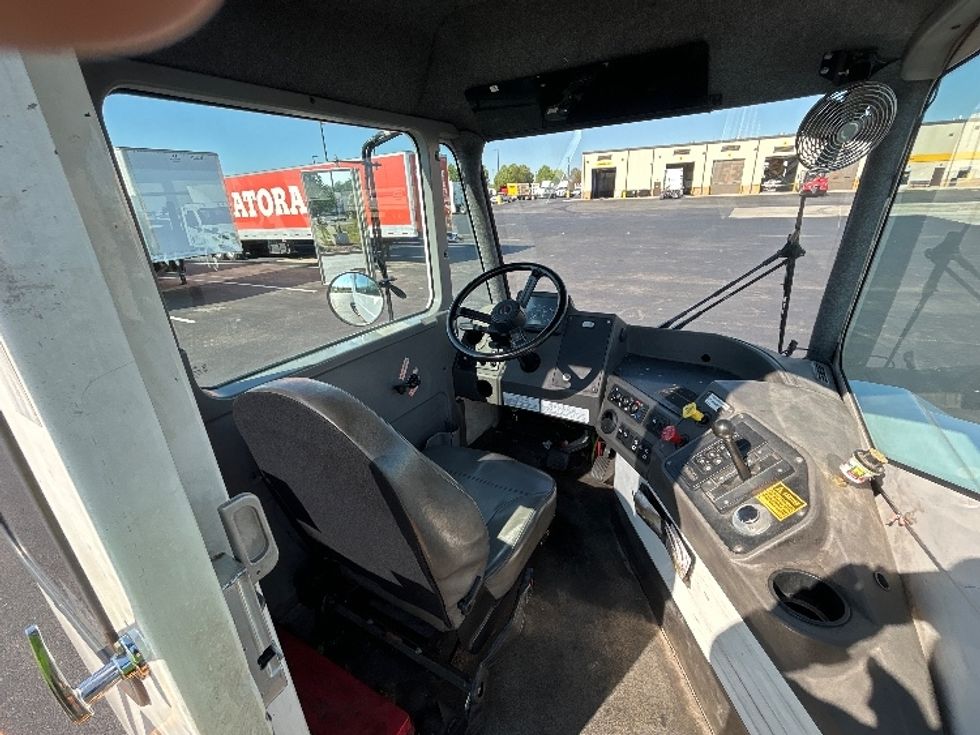 Yard Truck-Heavy Duty Tractors-Ottawa-2022-T2-Madison-AL-70,982\n\t\tmiles-$ 100,250 - Image 14