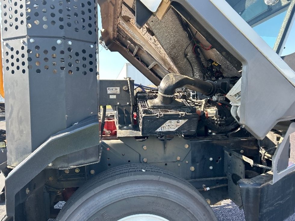 Yard Truck-Heavy Duty Tractors-Ottawa-2022-T2-Madison-AL-70,982\n\t\tmiles-$ 100,250 - Image 15