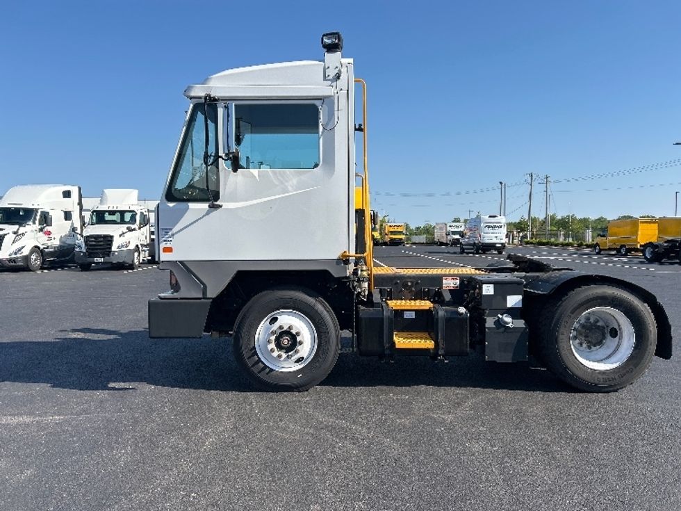 Yard Truck-Heavy Duty Tractors-Ottawa-2022-T2-Madison-AL-70,982\n\t\tmiles-$ 100,250 - Image 4