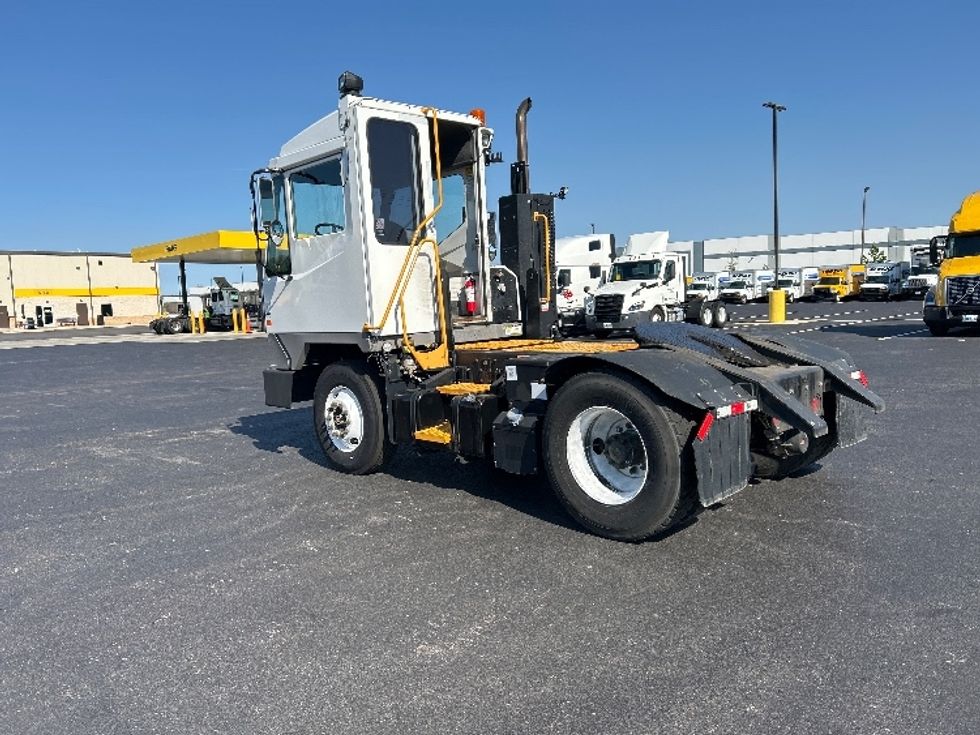 Yard Truck-Heavy Duty Tractors-Ottawa-2022-T2-Madison-AL-70,982\n\t\tmiles-$ 100,250 - Image 5