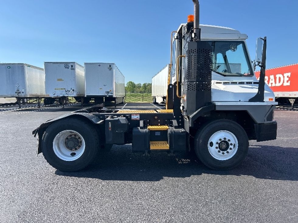Yard Truck-Heavy Duty Tractors-Ottawa-2022-T2-Madison-AL-70,982\n\t\tmiles-$ 100,250 - Image 8