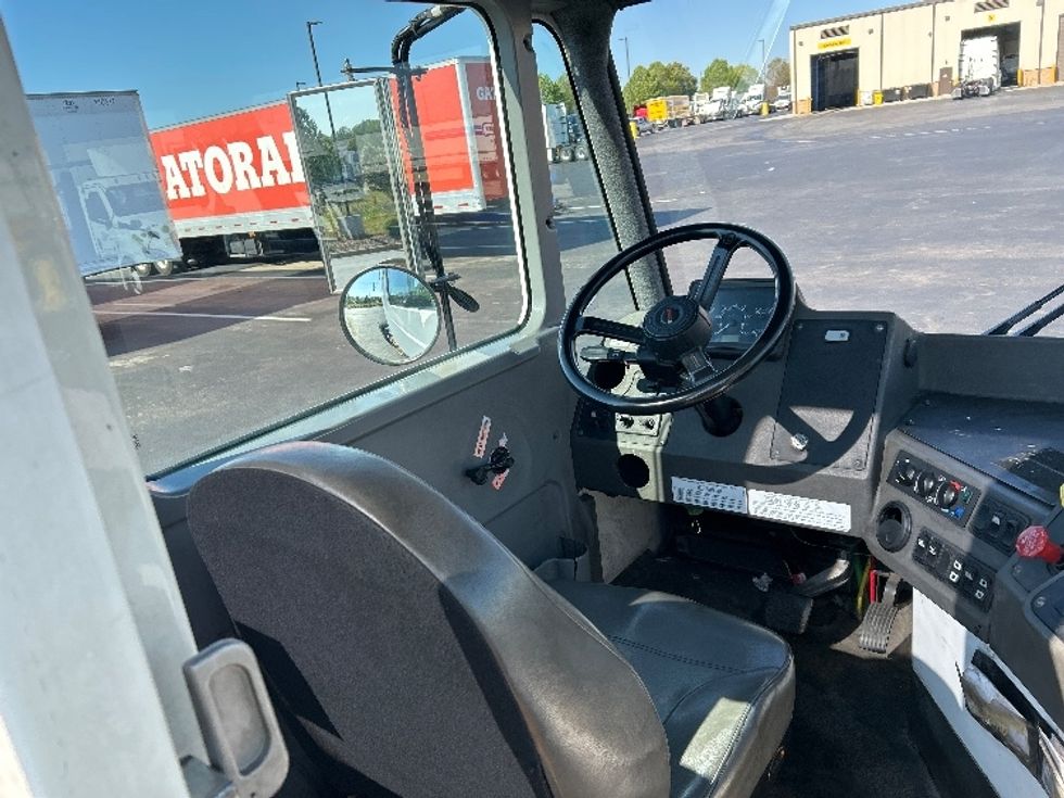 Yard Truck-Heavy Duty Tractors-Ottawa-2022-T2-Madison-AL-70,982\n\t\tmiles-$ 100,250 - Image 9