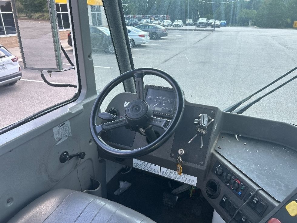 Yard Truck-Heavy Duty Tractors-Ottawa-2022-T2-Prince George-VA-26,137\n\t\tmiles-$ 89,000 - Image 10