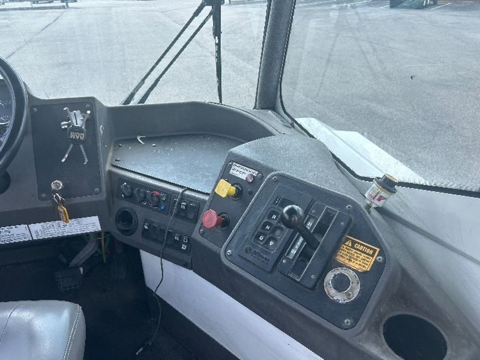 Yard Truck-Heavy Duty Tractors-Ottawa-2022-T2-Prince George-VA-26,137\n\t\tmiles-$ 89,000 - Image 13
