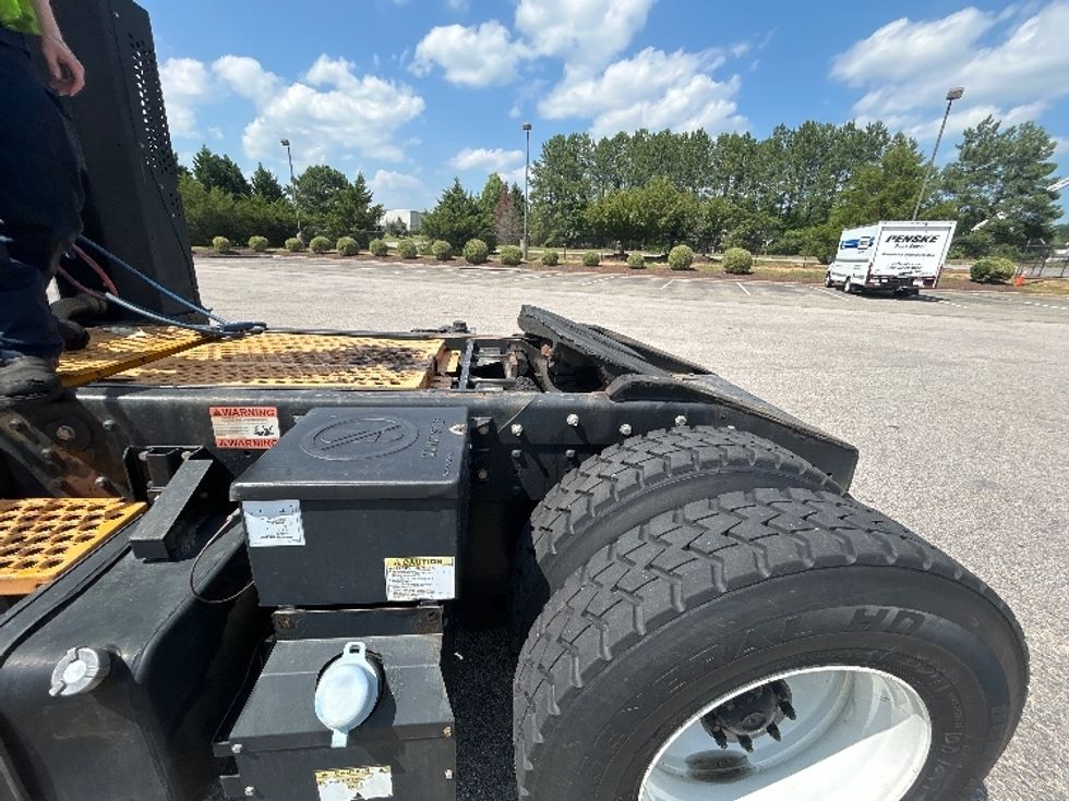Yard Truck-Heavy Duty Tractors-Ottawa-2022-T2-Prince George-VA-26,137\n\t\tmiles-$ 89,000 - Image 17