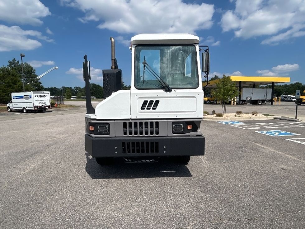 Yard Truck-Heavy Duty Tractors-Ottawa-2022-T2-Prince George-VA-26,137\n\t\tmiles-$ 89,000 - Image 2