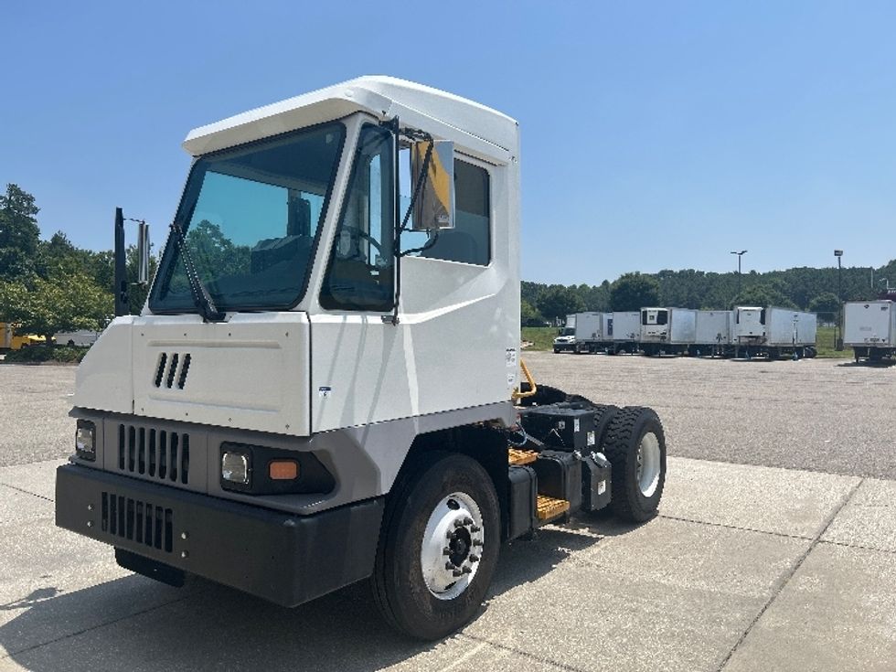 Yard Truck-Heavy Duty Tractors-Ottawa-2022-T2-Prince George-VA-26,137\n\t\tmiles-$ 89,000 - Image 3