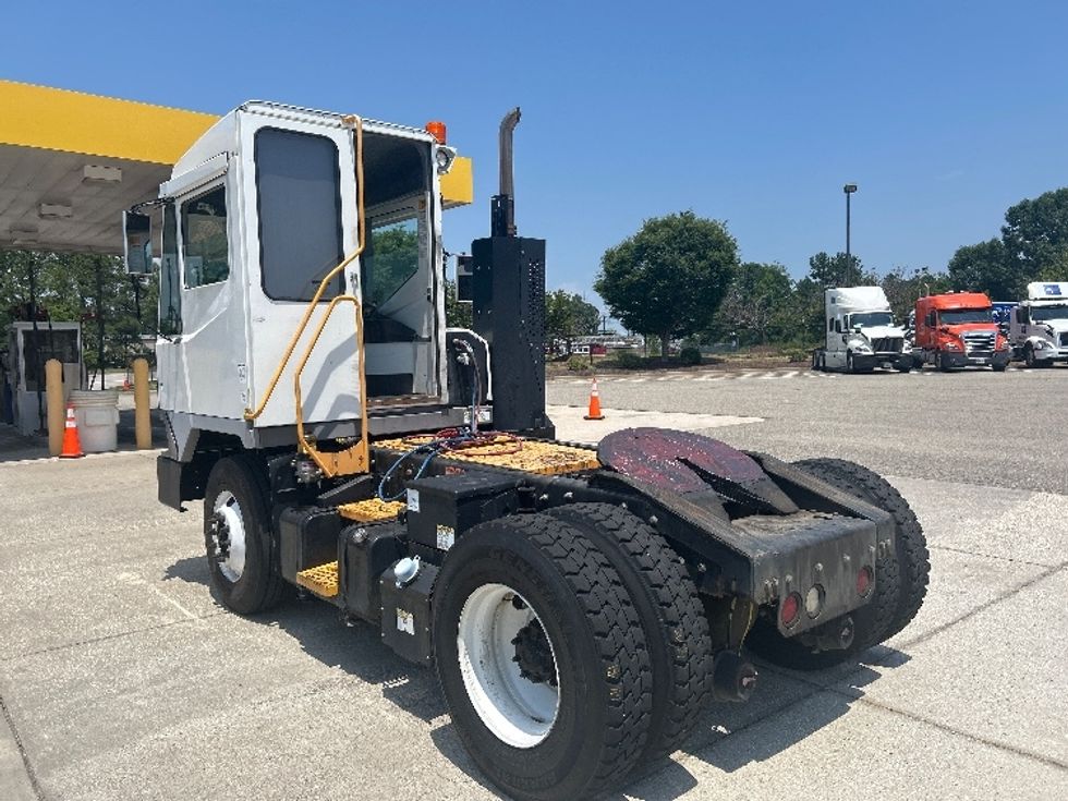 Yard Truck-Heavy Duty Tractors-Ottawa-2022-T2-Prince George-VA-26,137\n\t\tmiles-$ 89,000 - Image 5