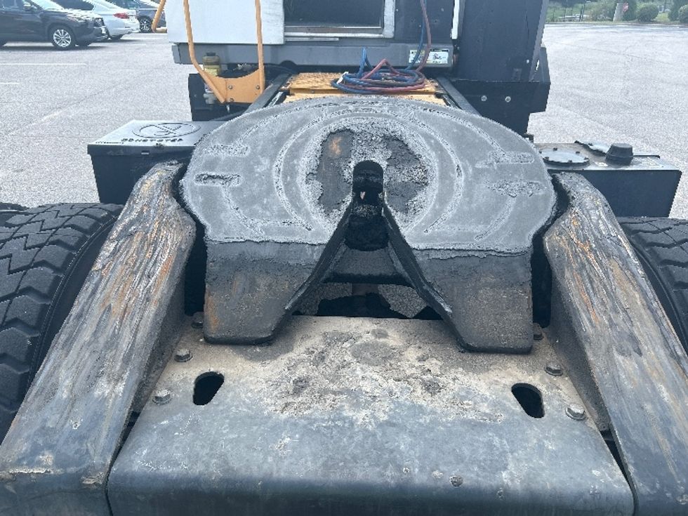 Yard Truck-Heavy Duty Tractors-Ottawa-2022-T2-Prince George-VA-26,137\n\t\tmiles-$ 89,000 - Image 6
