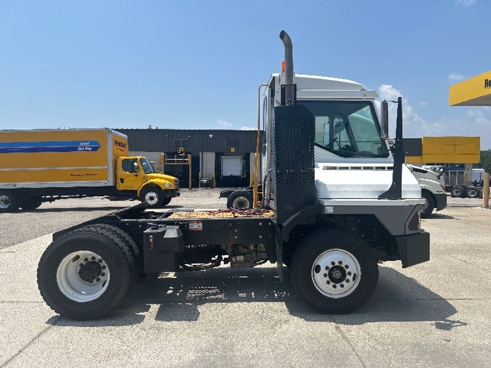 Yard Truck-Heavy Duty Tractors-Ottawa-2022-T2-Prince George-VA-26,137\n\t\tmiles-$ 89,000 - Image 8