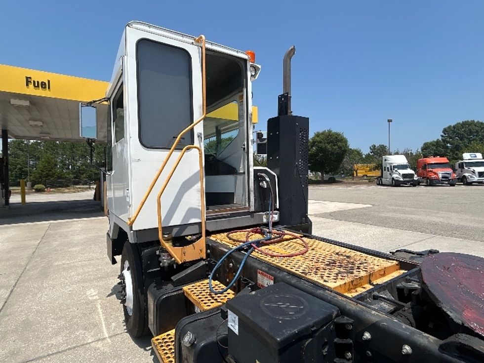 Yard Truck-Heavy Duty Tractors-Ottawa-2022-T2-Prince George-VA-26,137\n\t\tmiles-$ 89,000 - Image 9