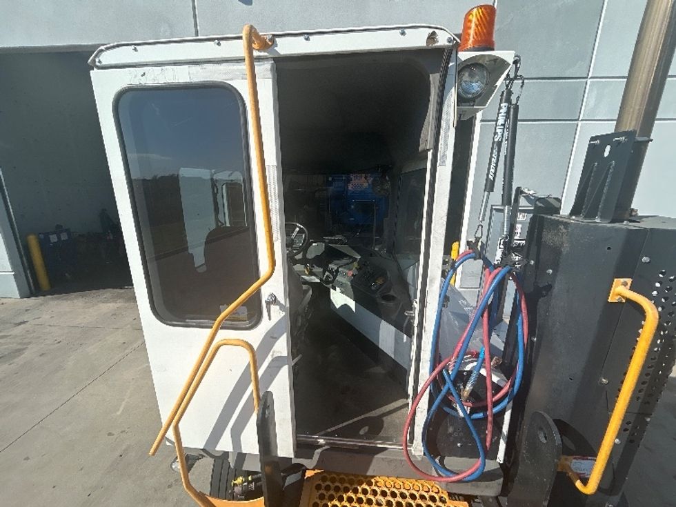 Yard Truck-Heavy Duty Tractors-Ottawa-2022-T2-Waco-TX-47,408\n\t\tmiles-$ 108,000 - Image 9