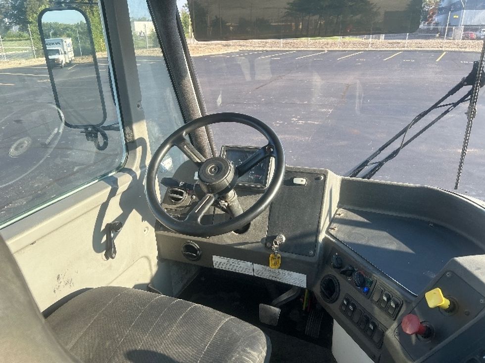 Yard Truck-Heavy Duty Tractors-Ottawa-2023-T2-Indianapolis-IN-60,682\n\t\tmiles-$ 99,500 - Image 10