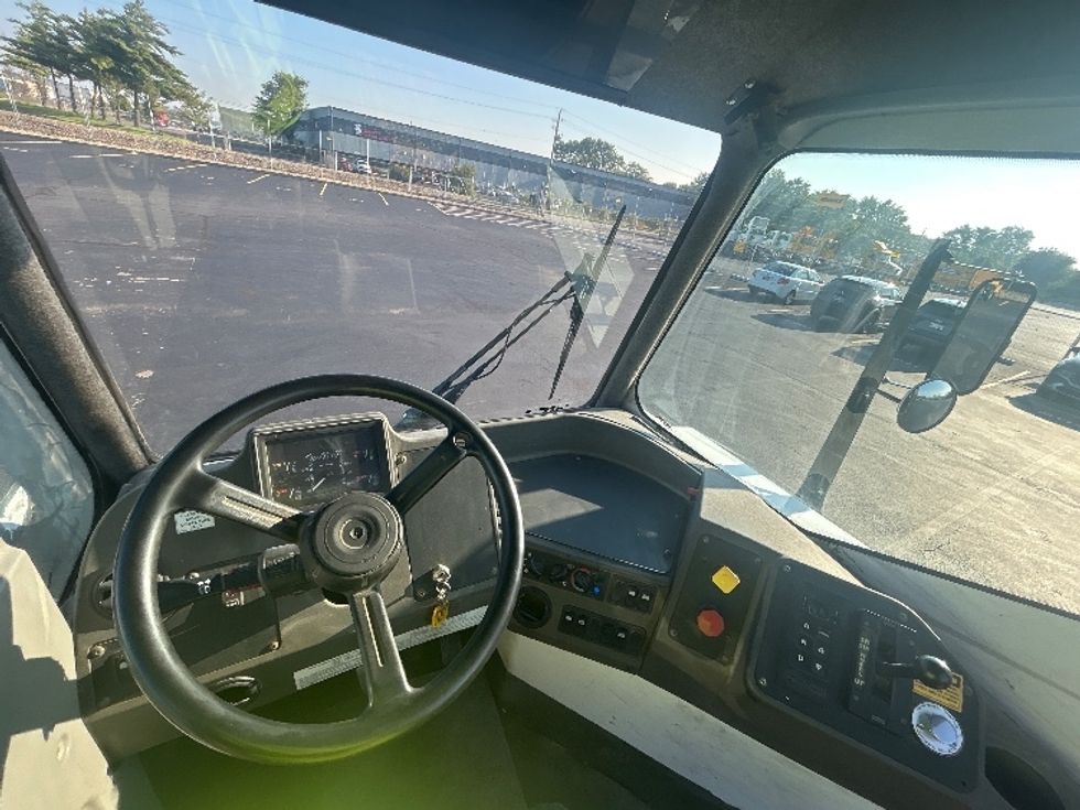 Yard Truck-Heavy Duty Tractors-Ottawa-2023-T2-Indianapolis-IN-60,682\n\t\tmiles-$ 99,500 - Image 11