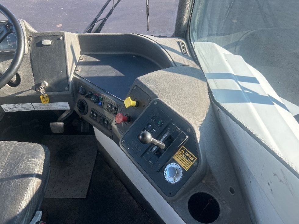 Yard Truck-Heavy Duty Tractors-Ottawa-2023-T2-Indianapolis-IN-60,682\n\t\tmiles-$ 99,500 - Image 13