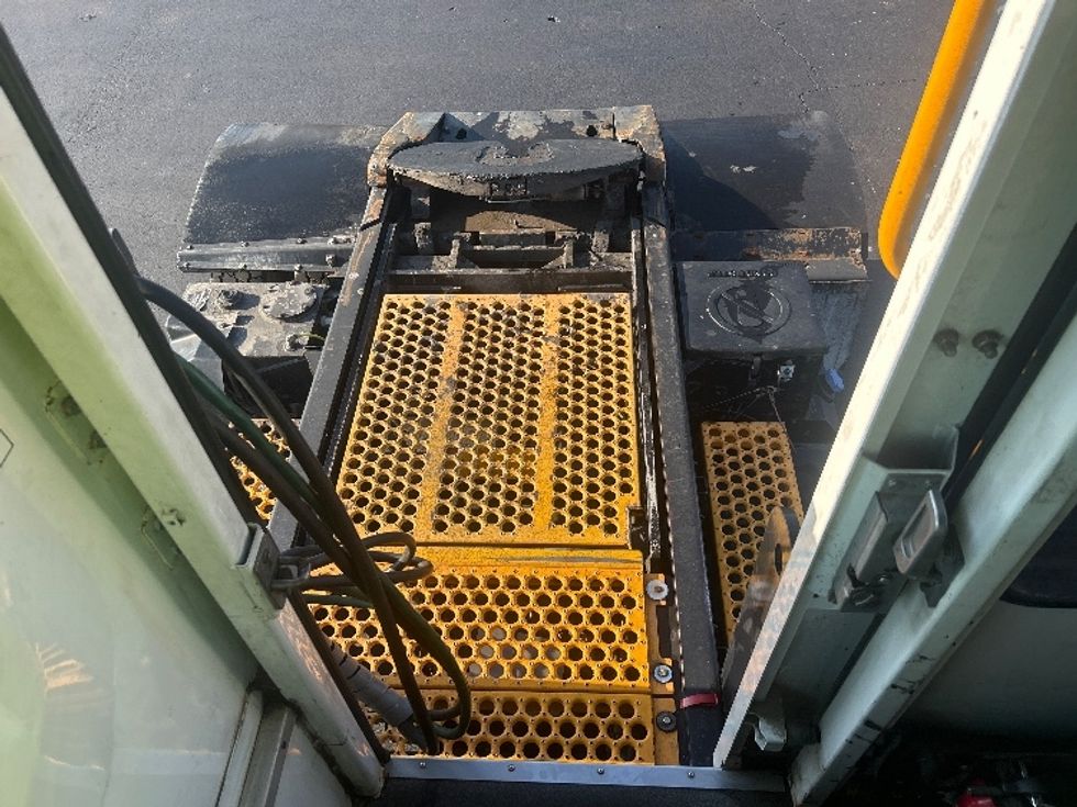 Yard Truck-Heavy Duty Tractors-Ottawa-2023-T2-Indianapolis-IN-60,682\n\t\tmiles-$ 99,500 - Image 18
