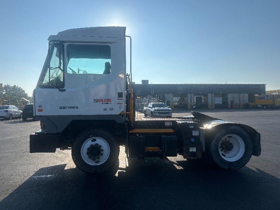 Yard Truck-Heavy Duty Tractors-Ottawa-2023-T2-Indianapolis-IN-60,682\n\t\tmiles-$ 99,500 - Image 4