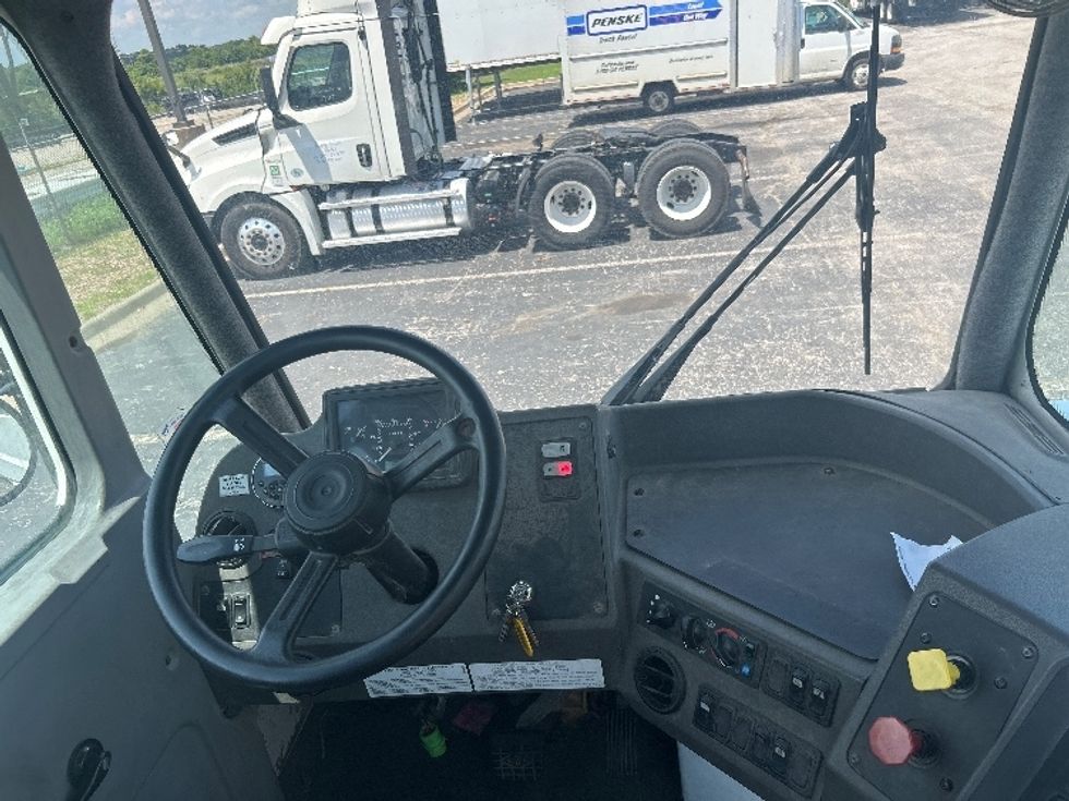 Yard Truck-Heavy Duty Tractors-Ottawa-2023-T2-Kansas City-MO-10,739\n\t\tmiles-$ 115,250 - Image 10